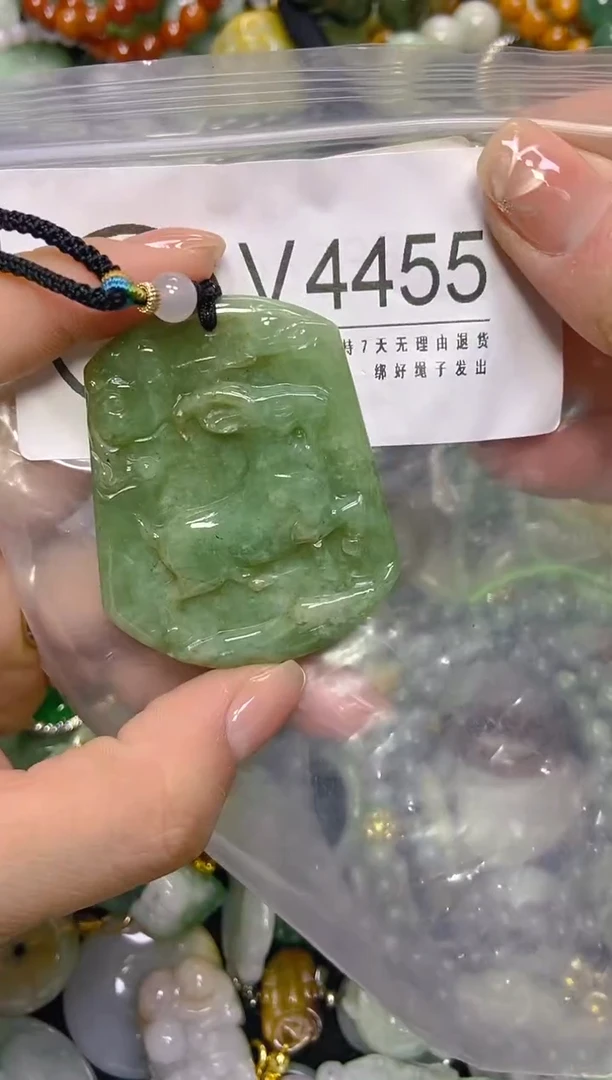 颈饰未镶嵌翡翠/V/翡翠A货，一件也是批发价
