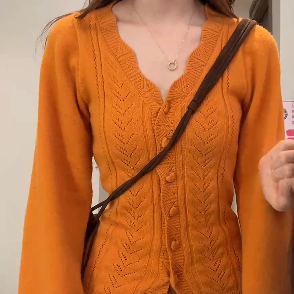 早秋复古镂空V领小众显瘦外搭上衣毛针织开衫女C5901