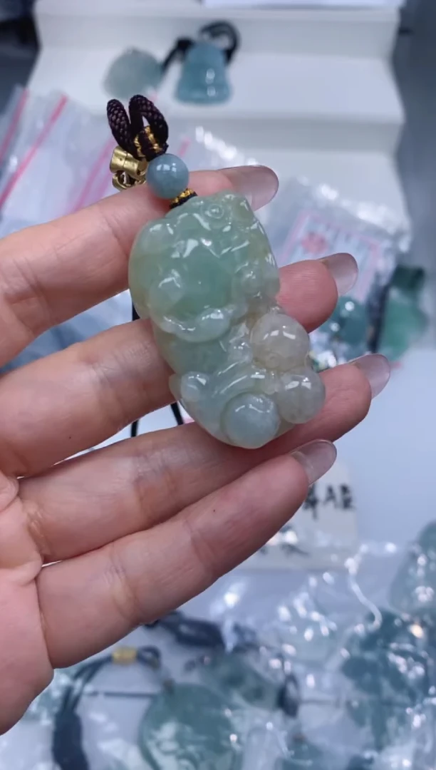 颈饰未镶嵌翡翠吊坠