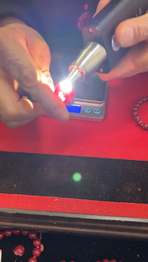 天然辰砂晶体祥云平安锁