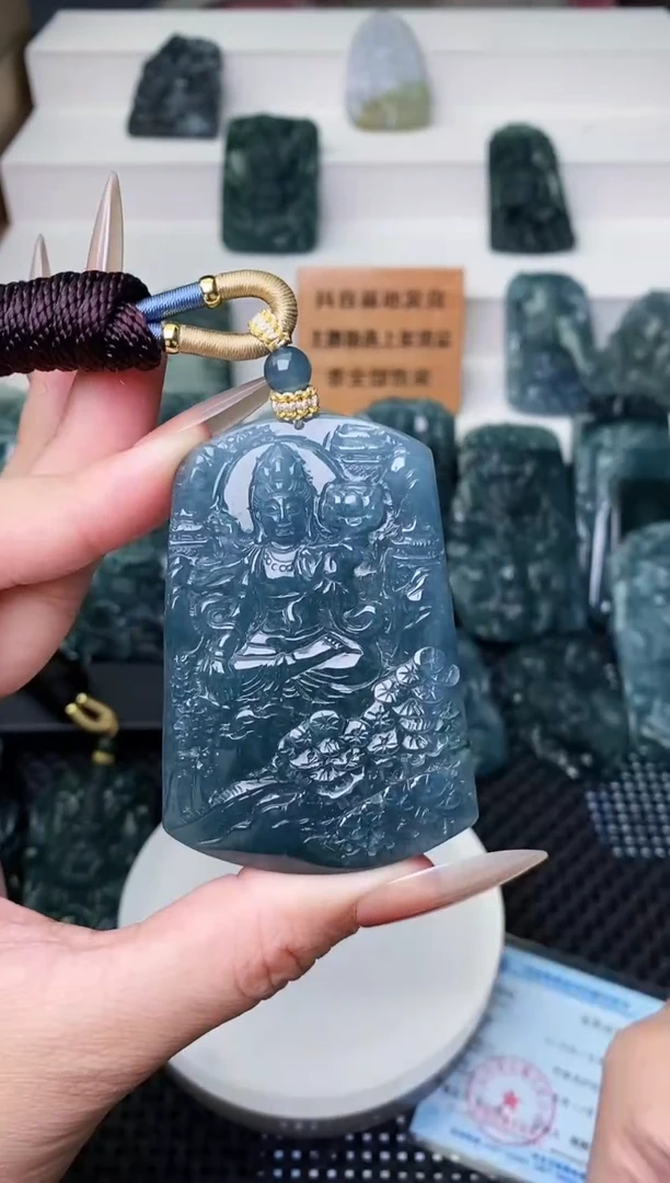 颈饰未镶嵌翡翠
