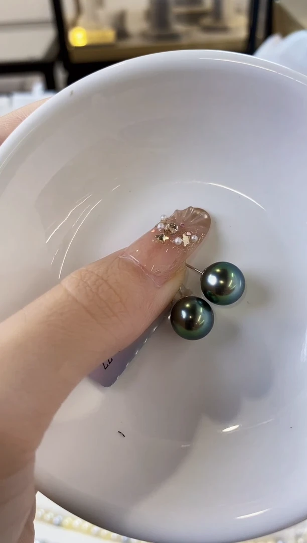 18K金镶嵌耳饰海水珍珠9-10大溪地黑珍珠耳饰