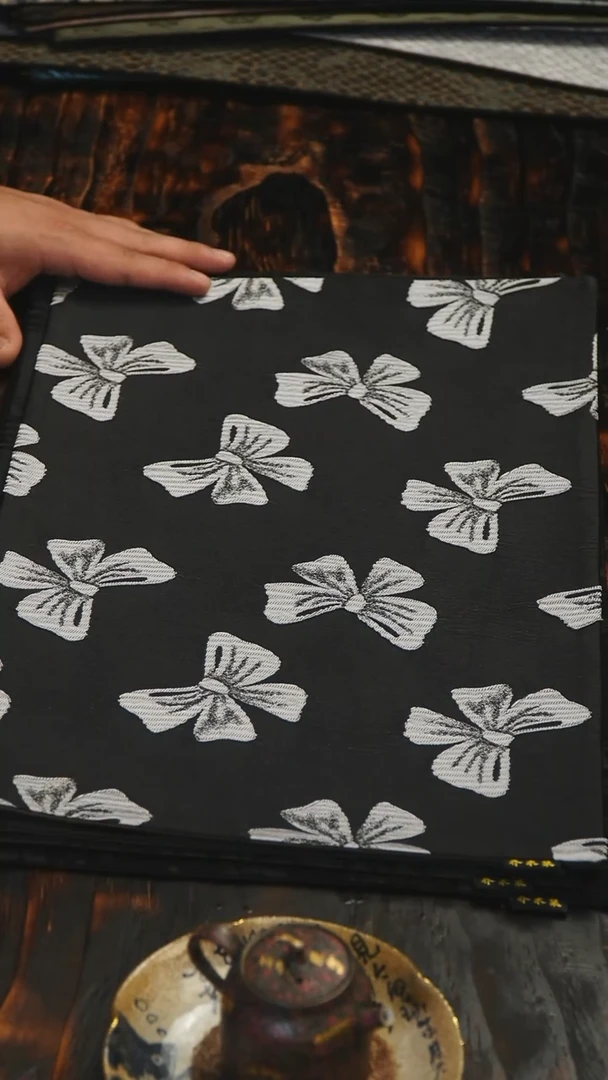 【闪购商品】织绣乔木手作 银色蝴蝶47*30