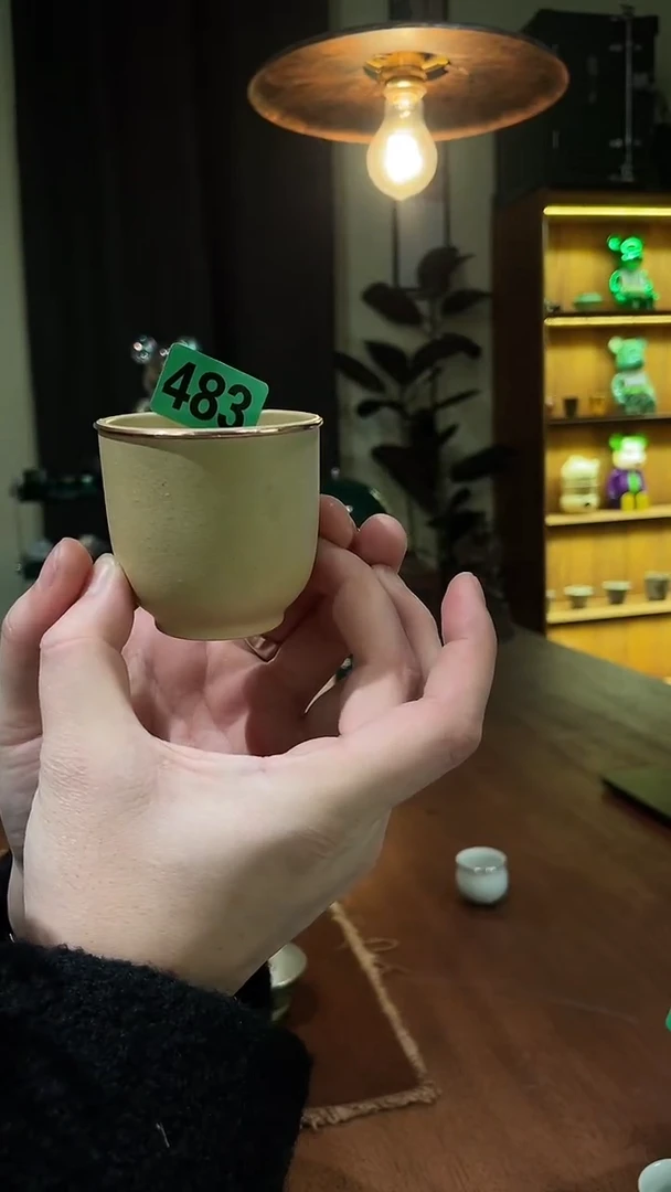 包铜黄紫砂杯...483