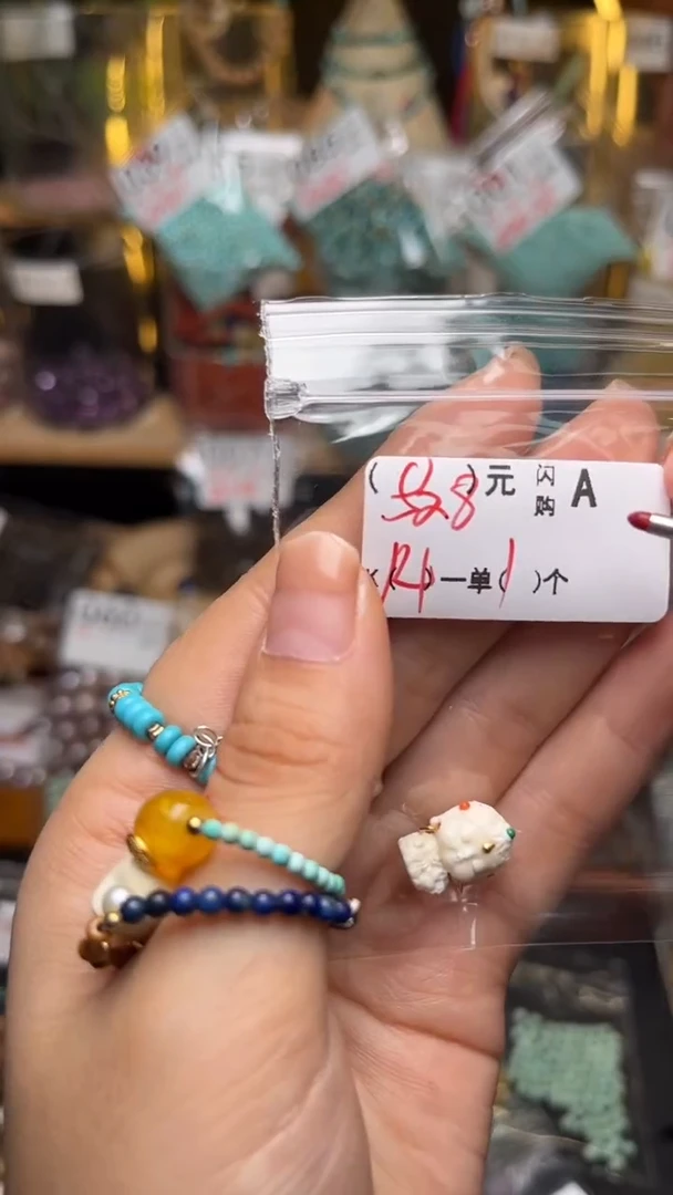 未镶嵌琥珀珠宝奇石A26