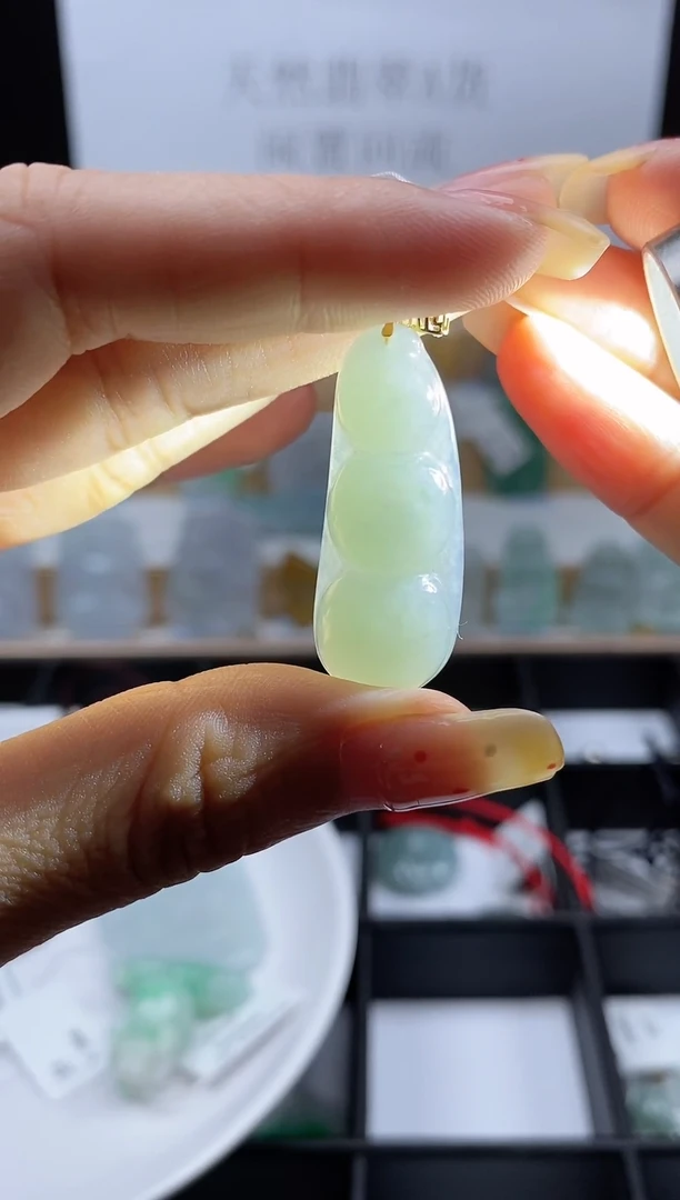 翡翠未镶嵌吊坠(不含链)吊坠     64