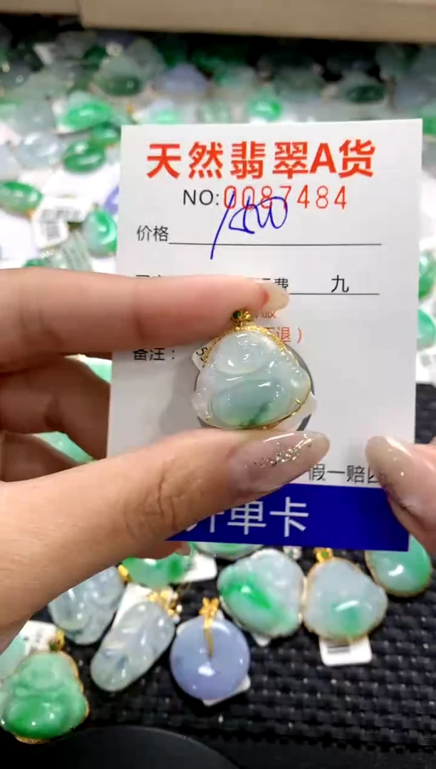颈饰18K金镶嵌翡翠1111111111111111
