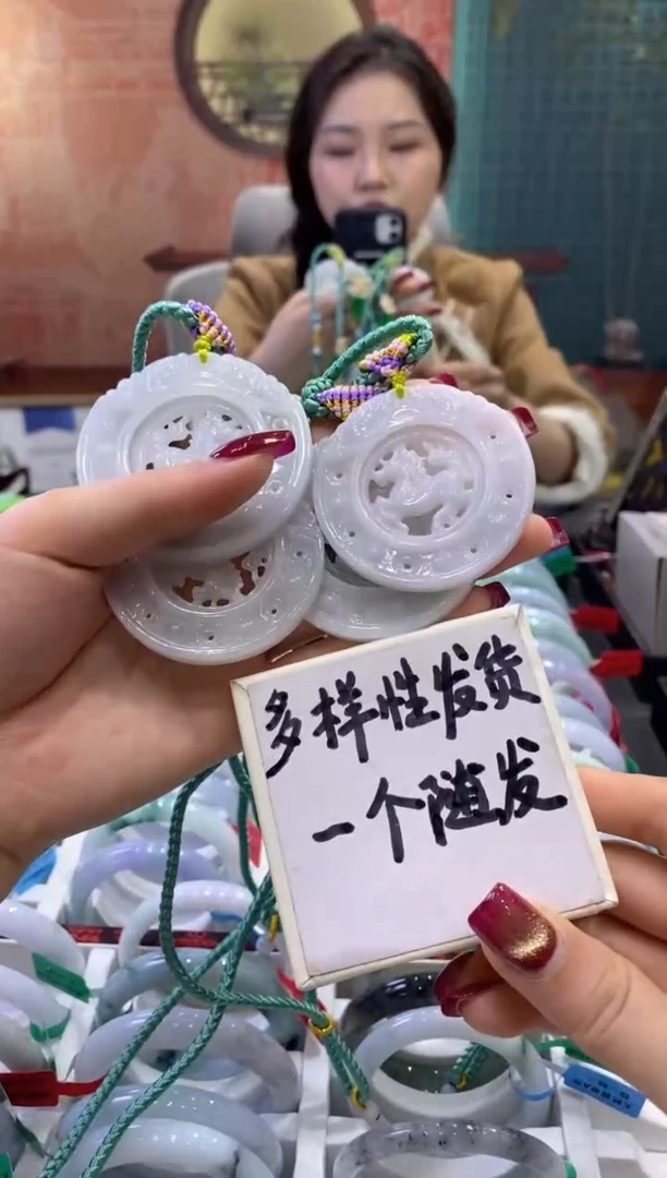 【闪购商品】翡翠项链未镶嵌多样性发货仅发其一/01914
