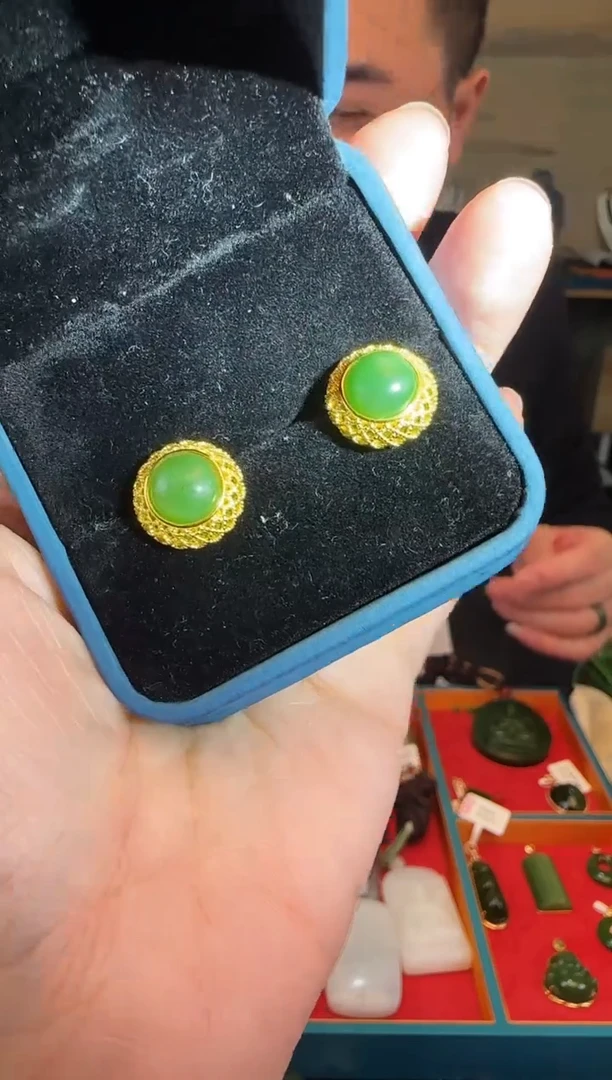 未镶嵌和田玉耳钉圆形蛋面