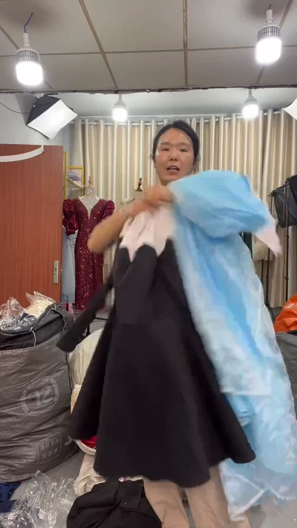 二蛋礼服=现在都是瑕疵款