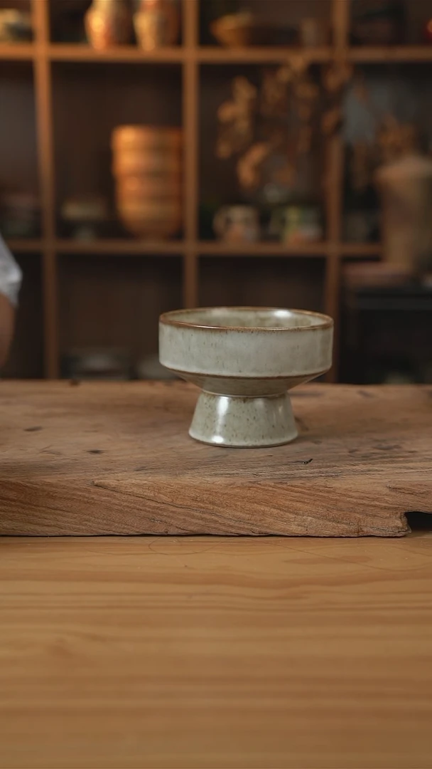 奶奶系列的高脚果盘一个