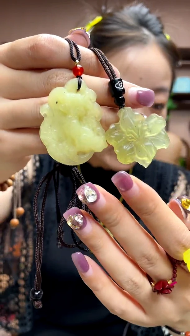 岫玉未镶嵌吊坠·