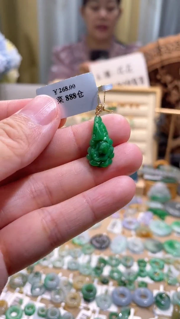 颈饰18K金镶嵌翡翠花