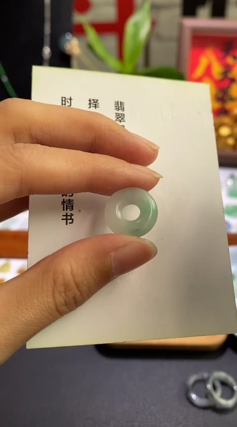 颈饰未镶嵌翡翠甜甜圈~