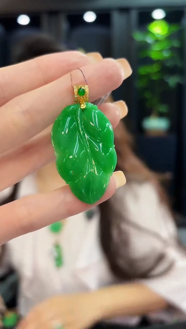 吊坠(不含链)18K金镶嵌翡翠心* 缅料A货/支持复检/一件