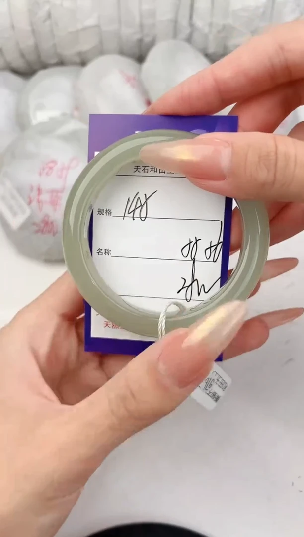 和田玉手镯未镶嵌145颜色微差无瑕疵