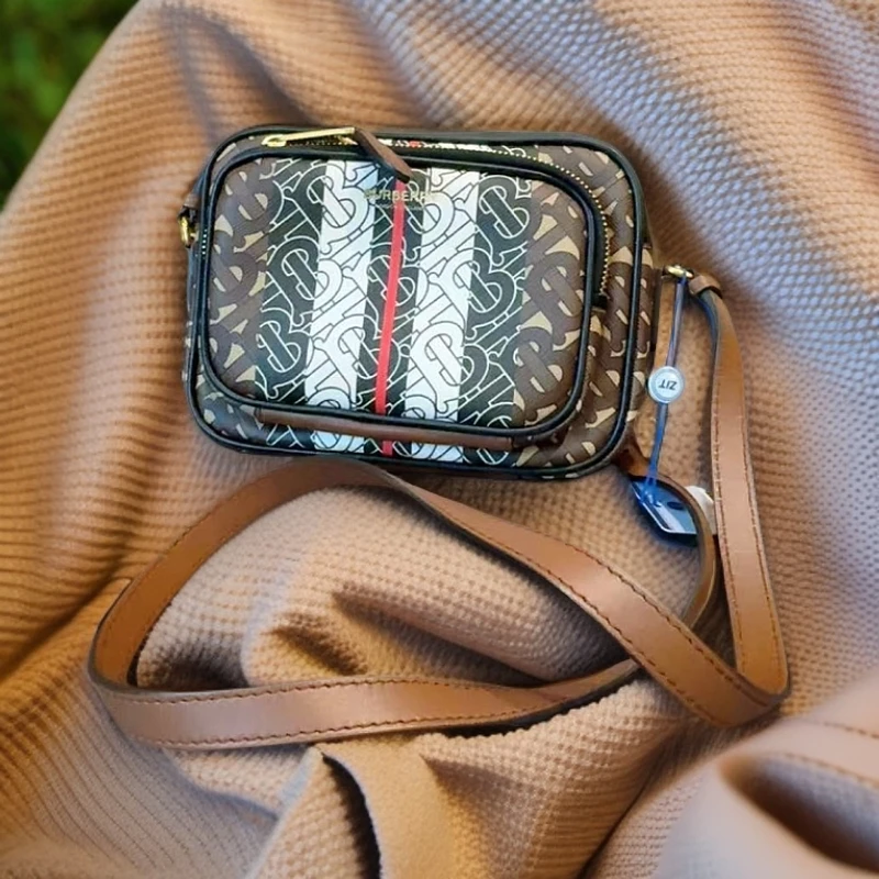 95新 BURBERRY/博柏利 新款斜挎包  1220 6001