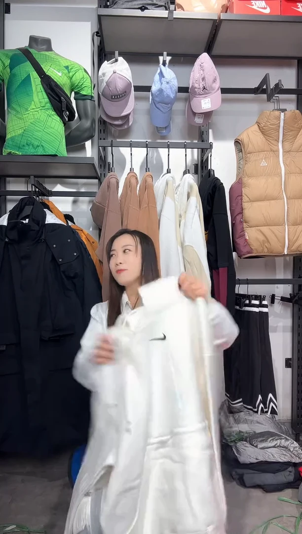 1703  编码 瑕疵款直播间过款为准 尺码    身高  L