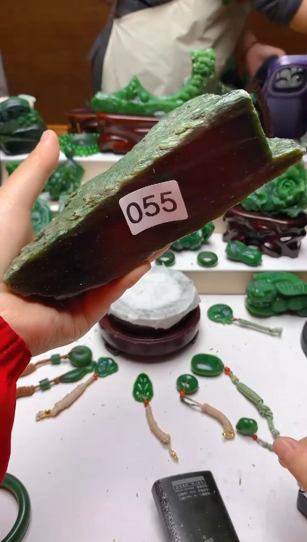 未镶嵌和田玉（碧玉）摆件1