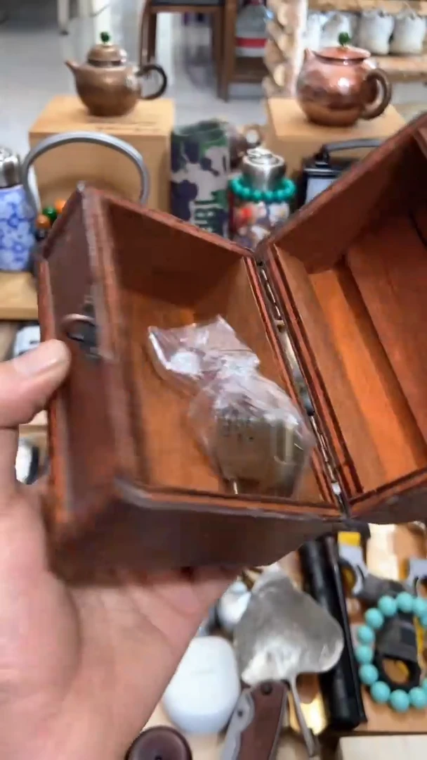 瓷片闪购商品   如图所示