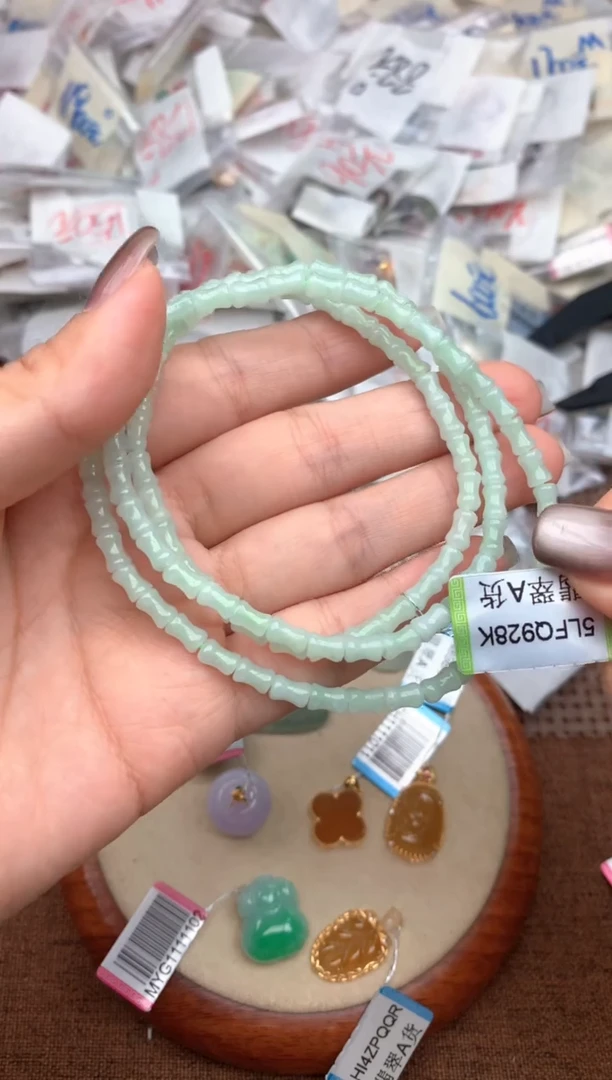 未镶嵌挂件翡翠—