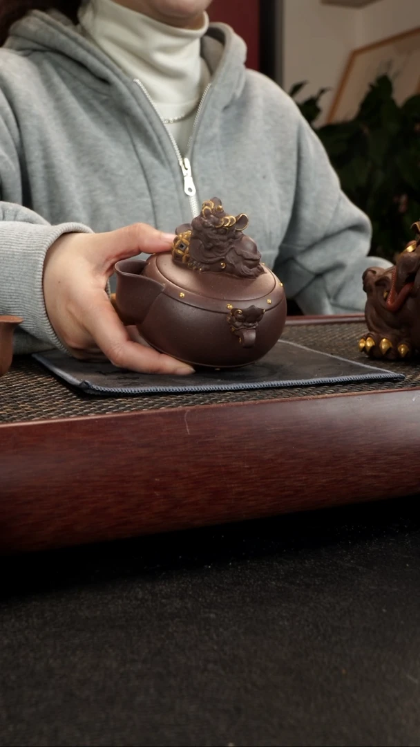【闪购商品】紫砂茶壶描金醒狮宝瓶