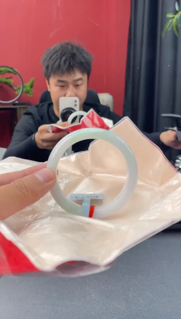 未镶嵌手镯翡翠18