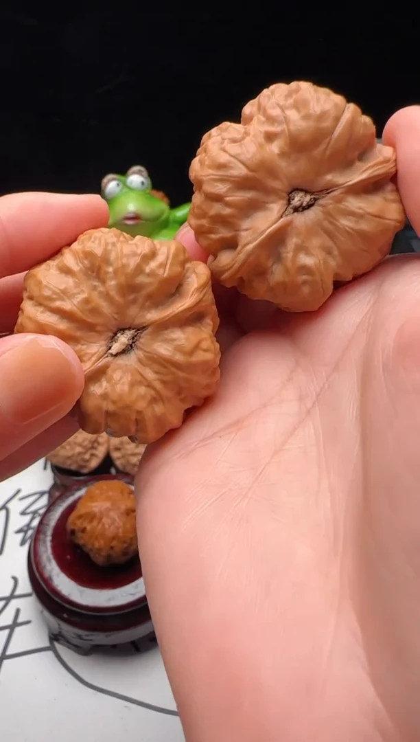 文玩核桃吊坠K****）18核桃