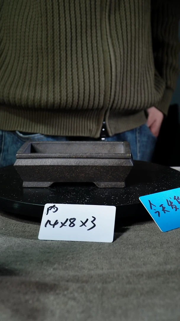 A宜兴紫砂小花盆