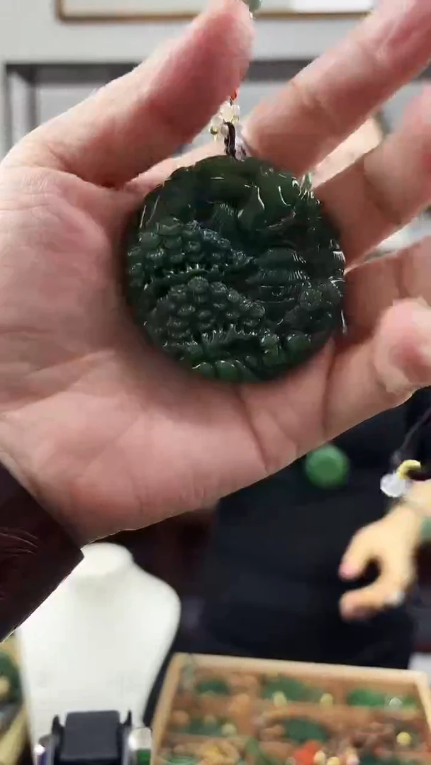 颈饰未镶嵌和田玉山水