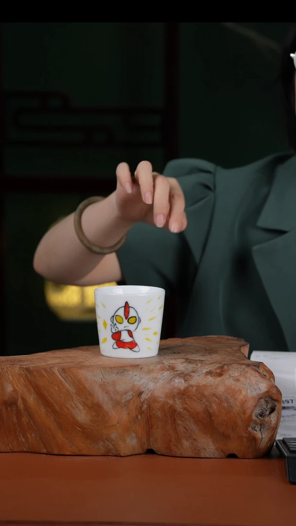 摆件景德镇高温釉中彩猪口杯直径7高6.5