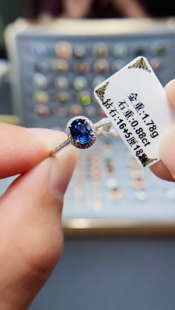 蓝宝石戒指18K金镶嵌0.88.