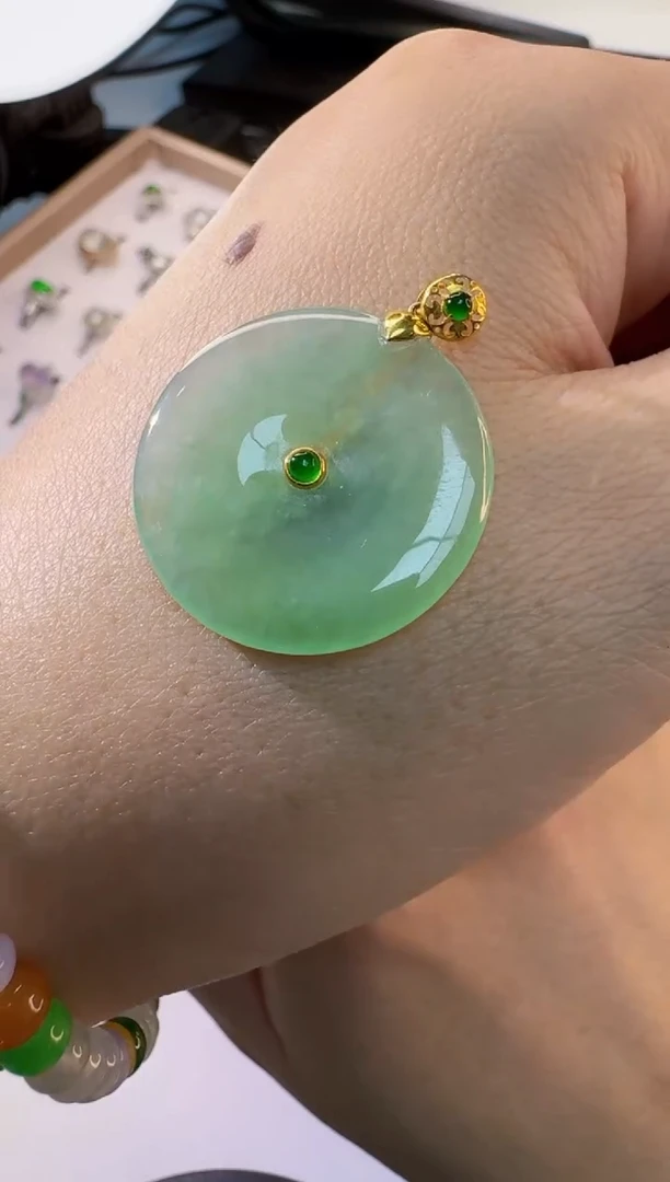 翡翠18K金镶嵌吊坠(不含链)天然缅甸A货翡翠