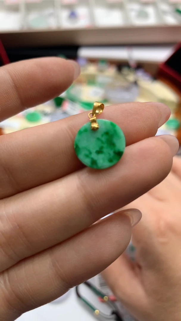 【闪购商品】翡翠吊坠(不含链)18K金镶嵌吊坠