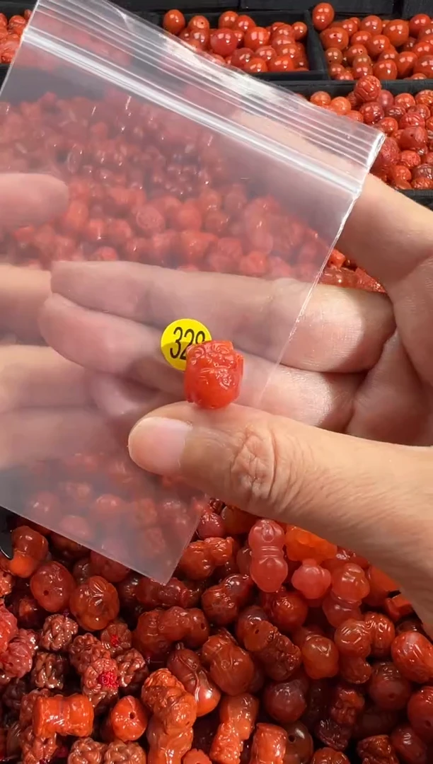 颈饰未镶嵌南红玛瑙1