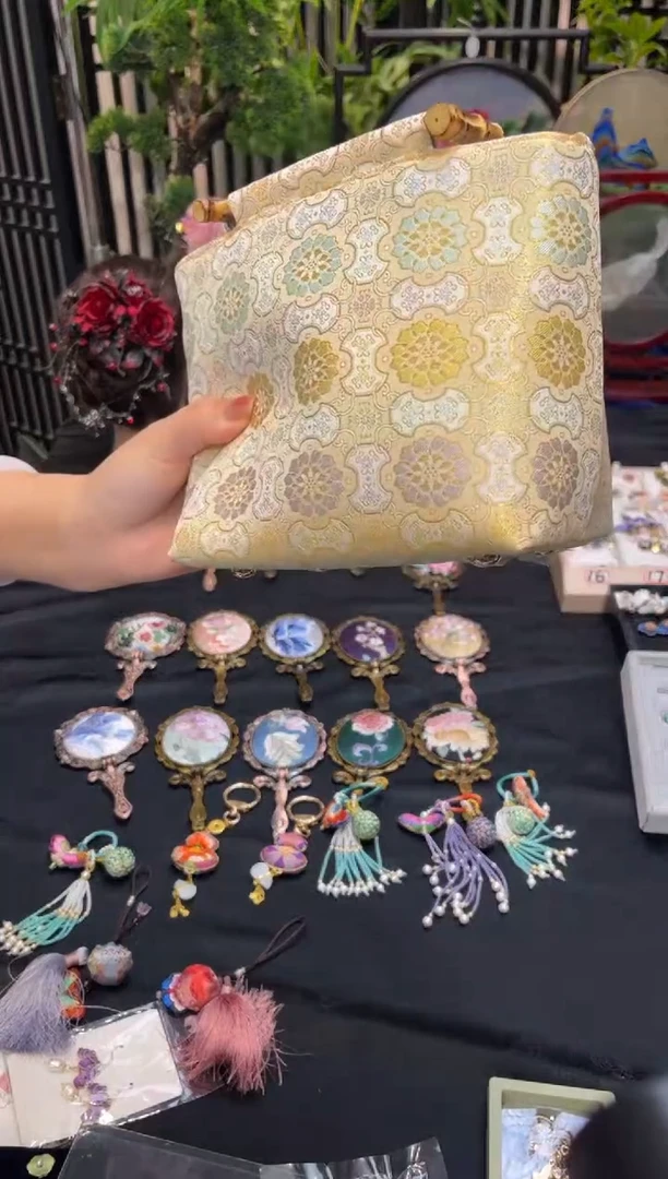 织绣?****?非遗手工苏绣饰品