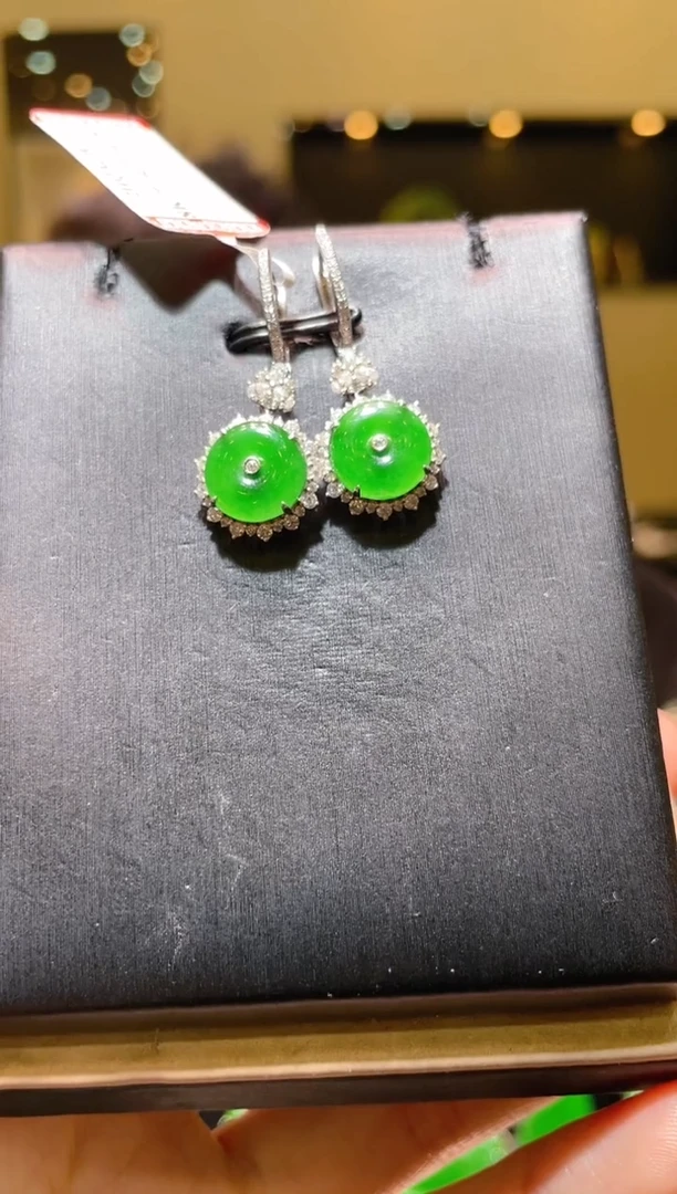 【闪购商品】翡翠吊坠(不含链)18K金镶嵌A97