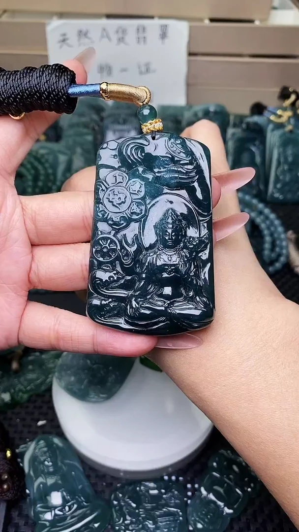 颈饰未镶嵌翡翠