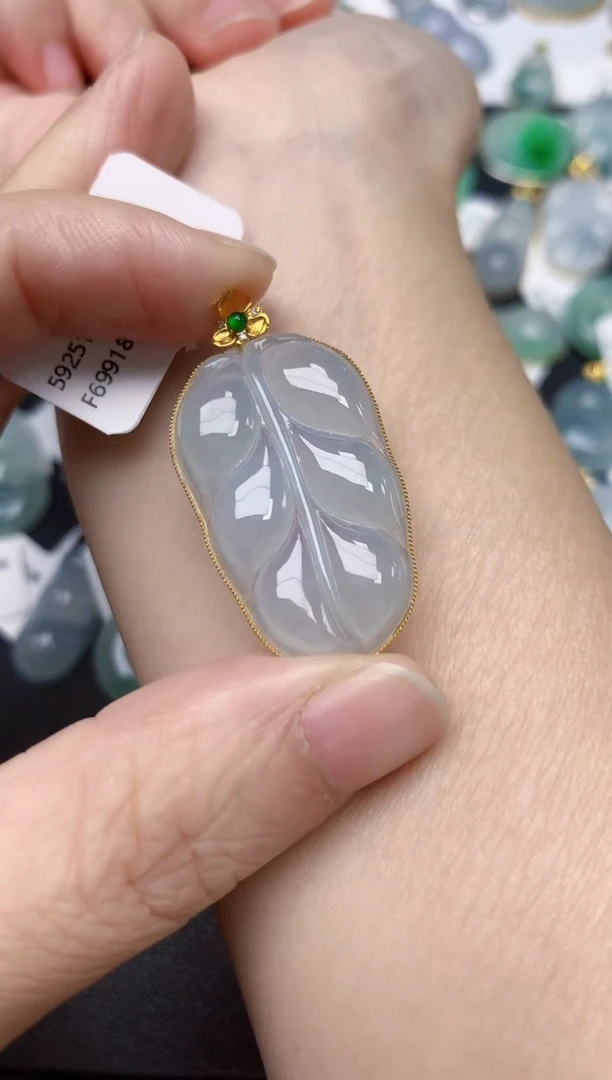 颈饰18K金镶嵌翡翠天然缅甸A货翡翠