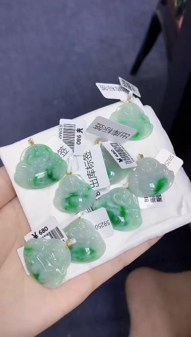 翡翠18K金镶嵌颈饰天然缅甸翡翠A货多样性发其一