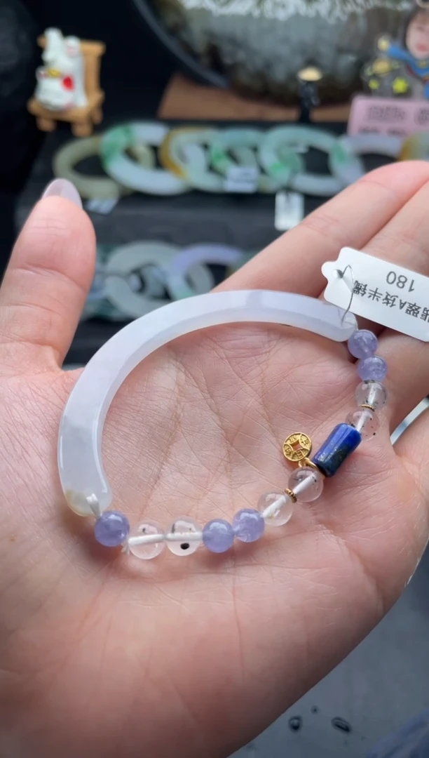 颈饰未镶嵌翡翠手串