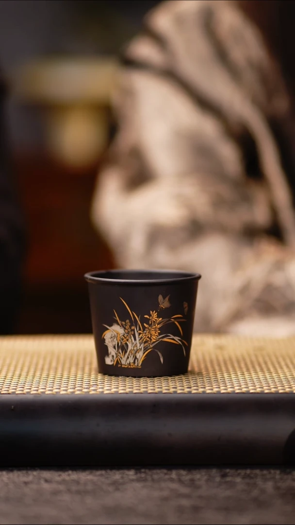 YHY67古乌泥金银错小杯