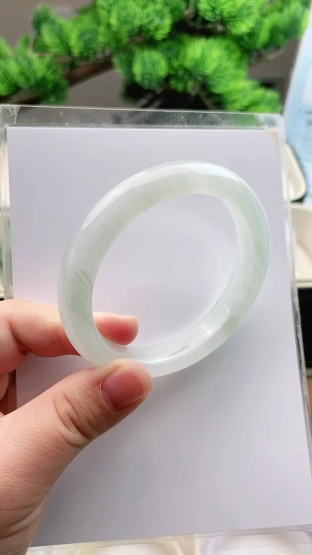 【闪购商品】石英质玉手镯未镶嵌58