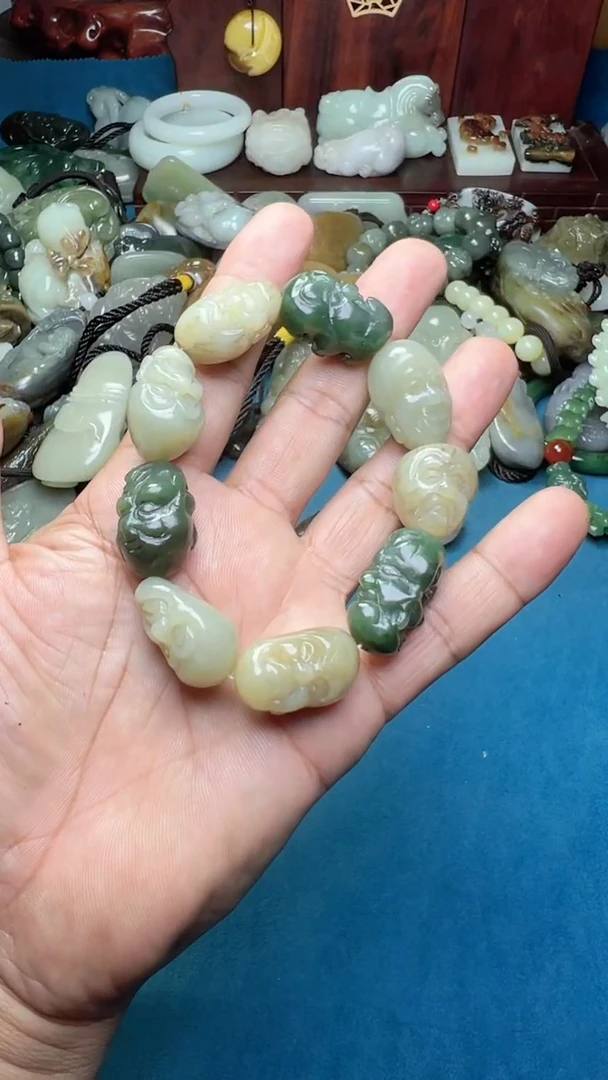 和田玉未镶嵌把件-