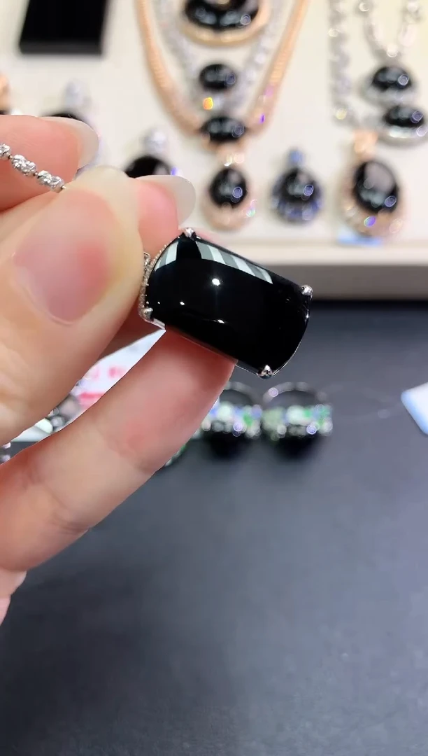 【闪购商品】翡翠颈饰18K金镶嵌C69 不退换