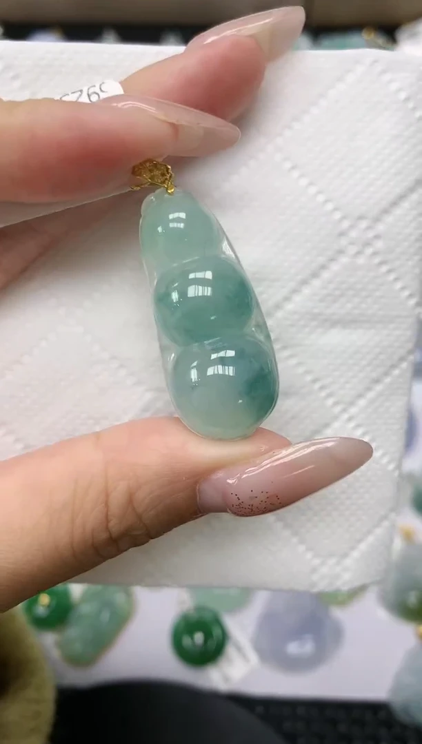 颈饰18K金镶嵌翡翠1111111111