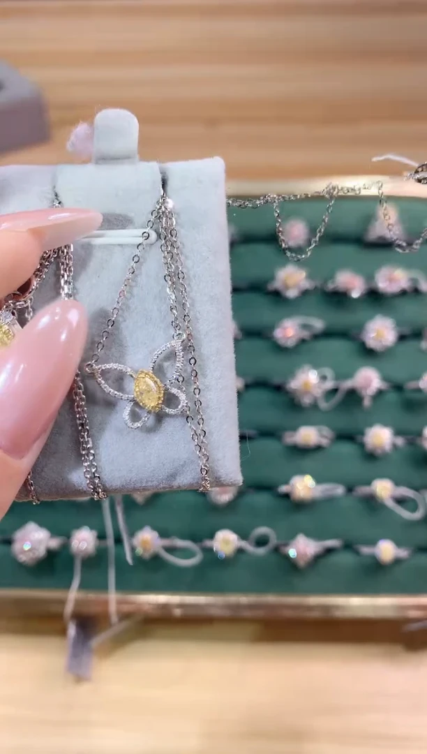 18K金镶嵌吊坠钻石吊坠