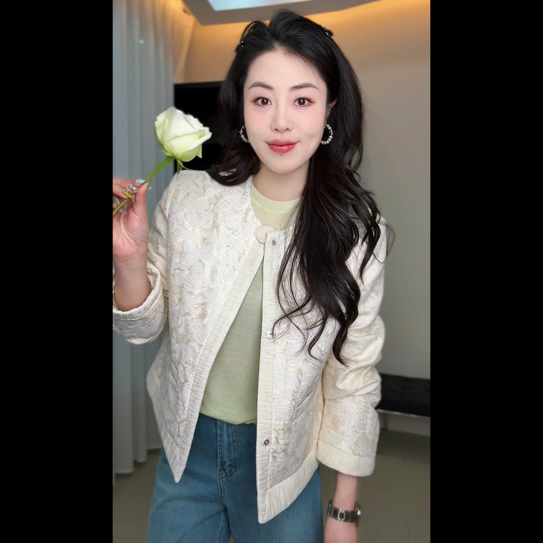 花朵领扣立体压花小香风精致外套