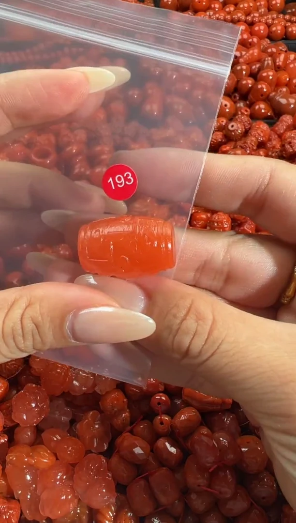 颈饰未镶嵌南红玛瑙1