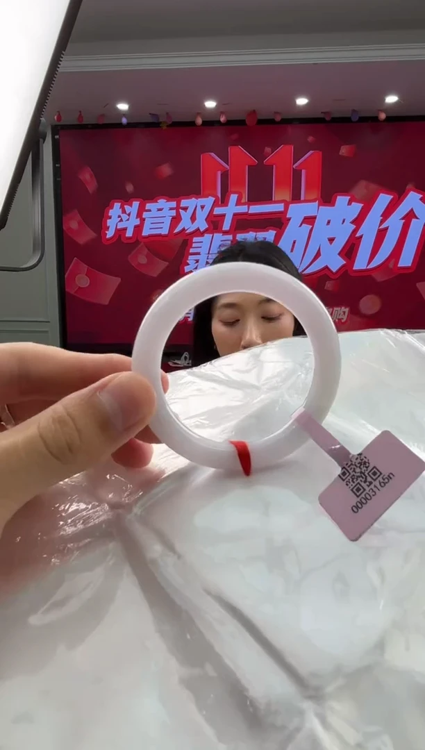 未镶嵌手镯（圆镯）翡翠翡翠手镯23